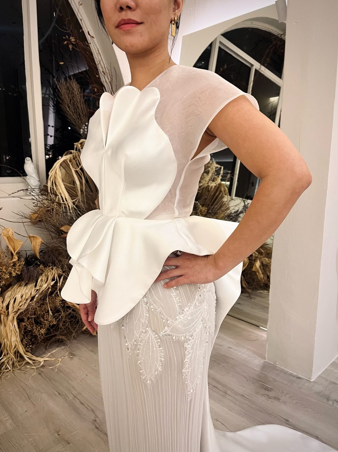 The Scalloped Bodice — Detail